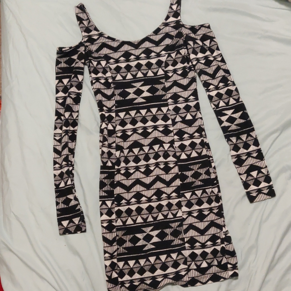 Shoulder cutout bodycon dress